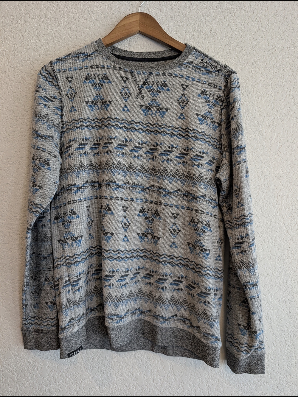 Ezekiel Sz S Men's Gray Crewneck Sweater with Blue Geometric Pattern